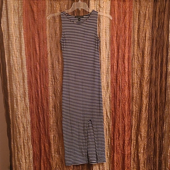 Dresses & Skirts - Dress